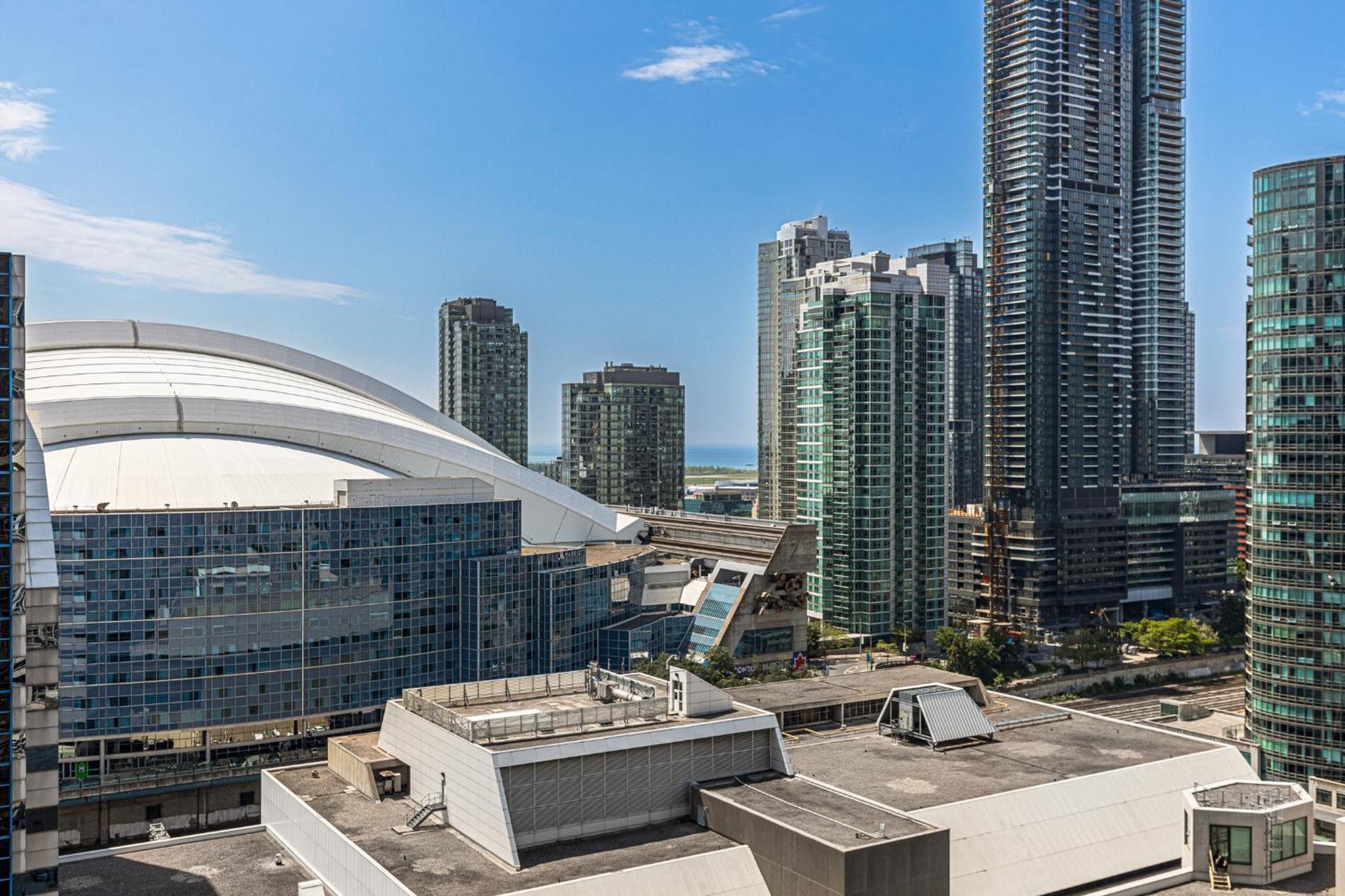3 Bedroom Beside Cn Tower With Parking Downtown Toronto Kültér fotó