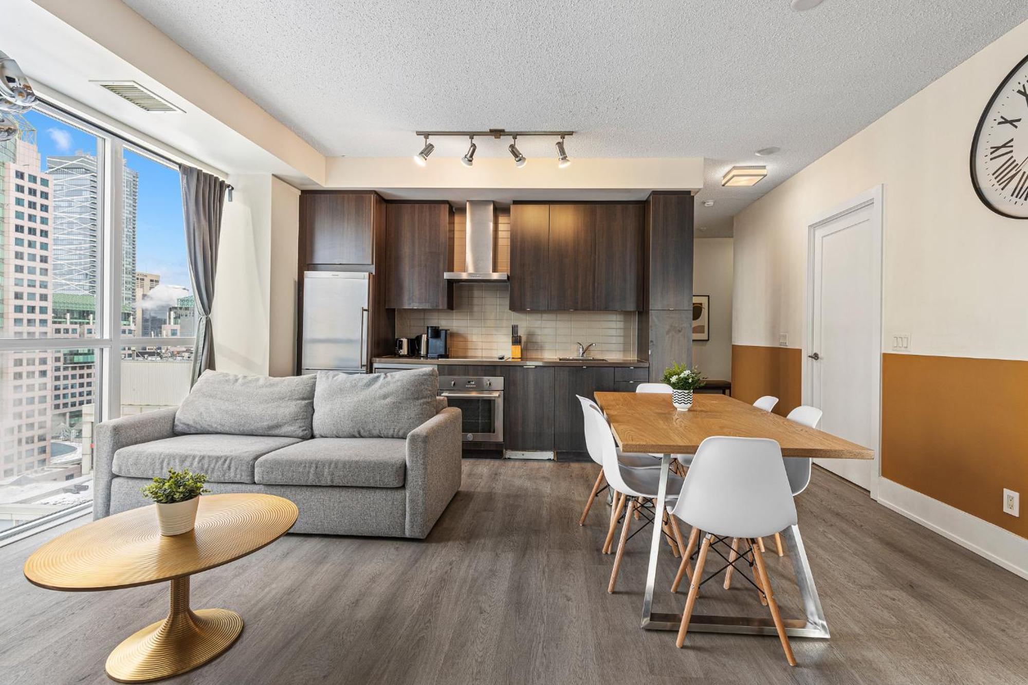 3 Bedroom Beside Cn Tower With Parking Downtown Toronto Kültér fotó