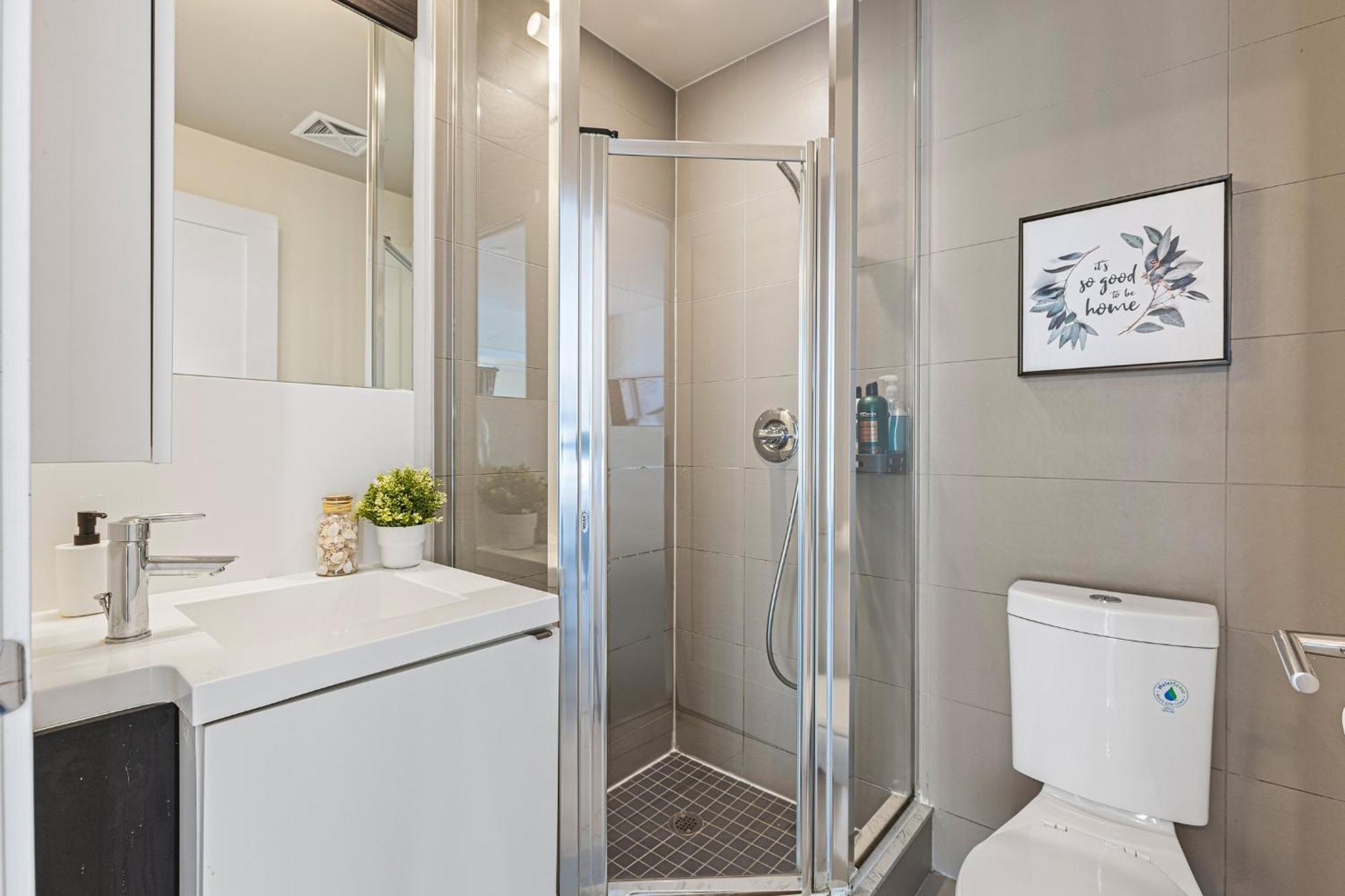 3 Bedroom Beside Cn Tower With Parking Downtown Toronto Kültér fotó