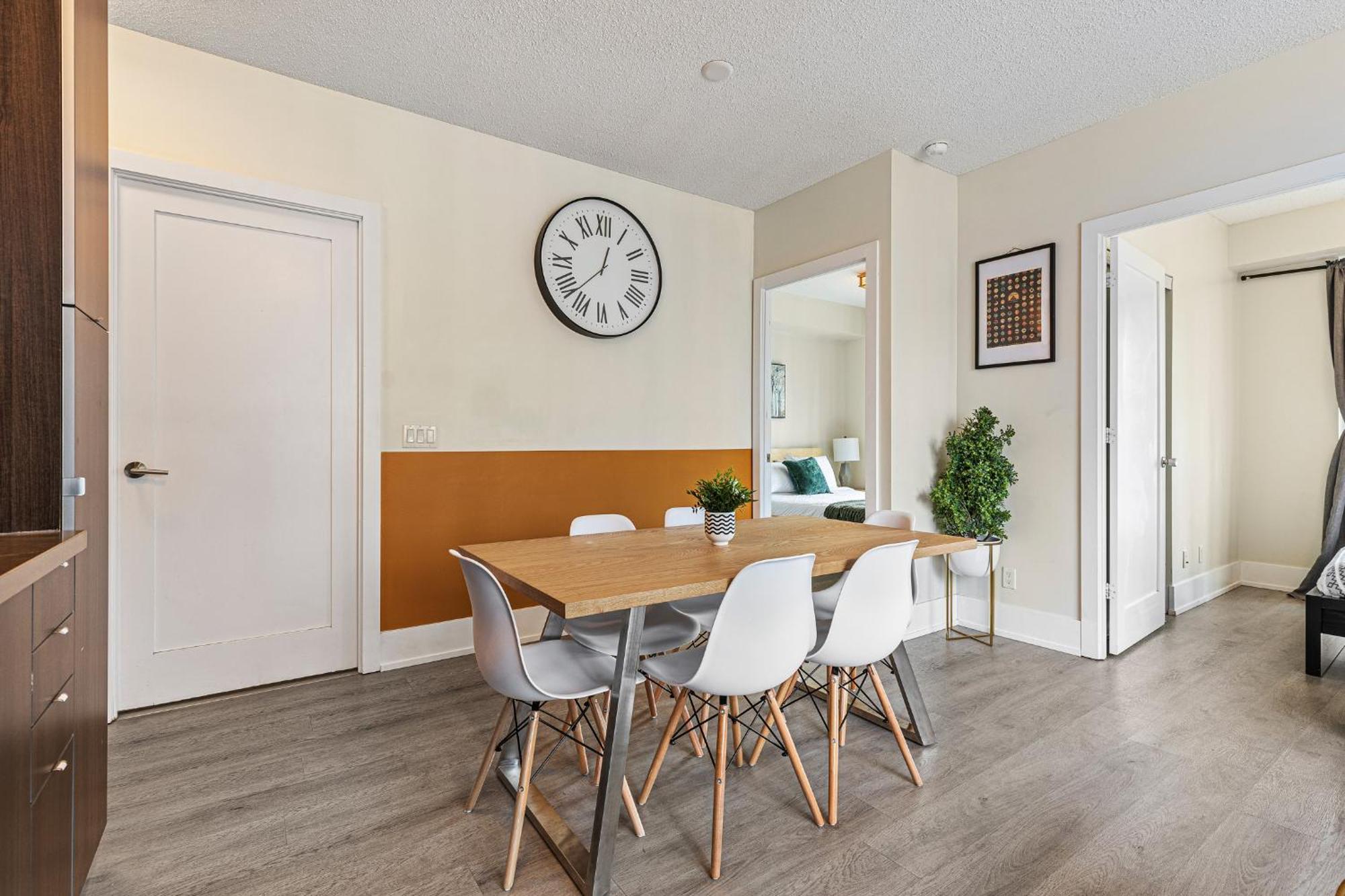 3 Bedroom Beside Cn Tower With Parking Downtown Toronto Kültér fotó