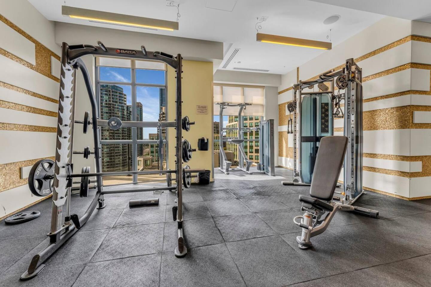 3 Bedroom Beside Cn Tower With Parking Downtown Toronto Kültér fotó